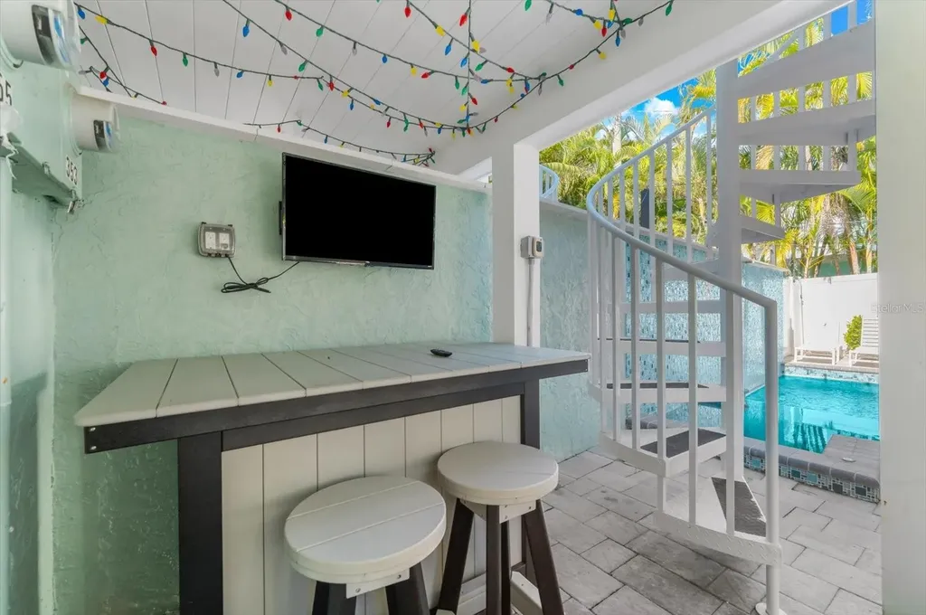 355 Calle Miramar Sarasota FL 34242