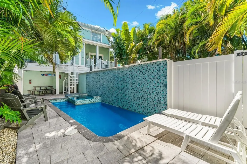 355 Calle Miramar Sarasota FL 34242