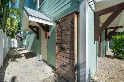 355 Calle Miramar Sarasota FL 34242