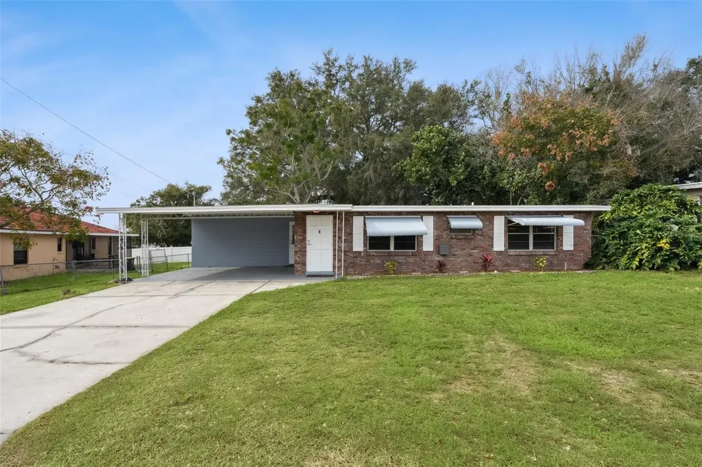 106 Lantern Lane Winter Haven FL 33884