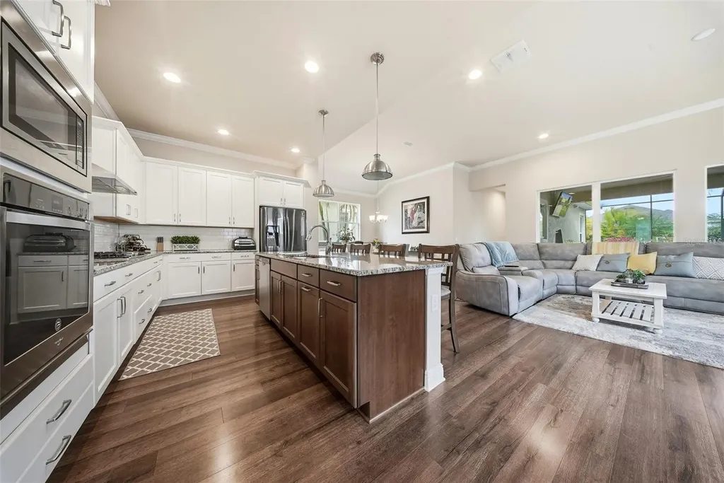 13930 Swallow Hill Drive Lithia FL 33547