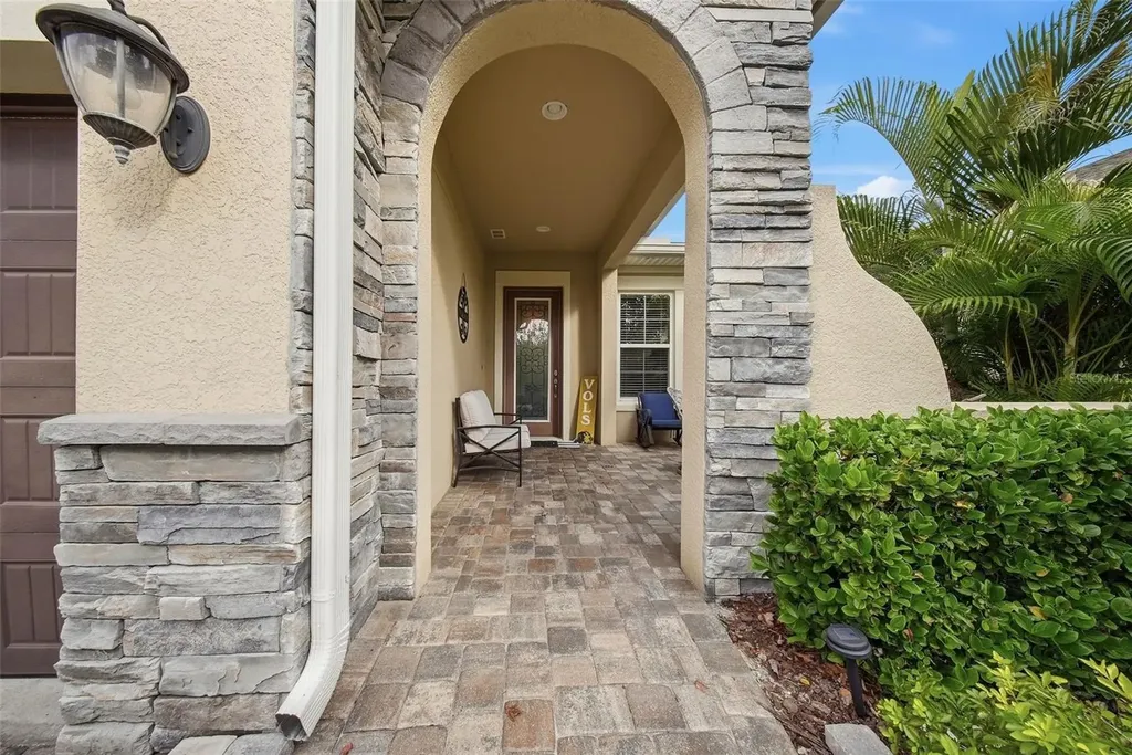 13930 Swallow Hill Drive Lithia FL 33547