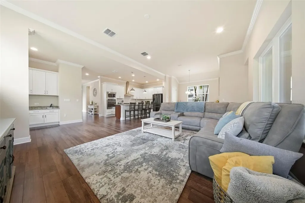 13930 Swallow Hill Drive Lithia FL 33547