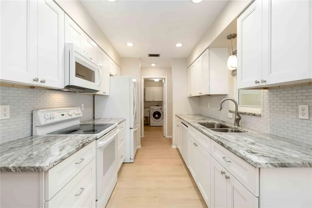 2705 Amanda Drive Sarasota FL 34232
