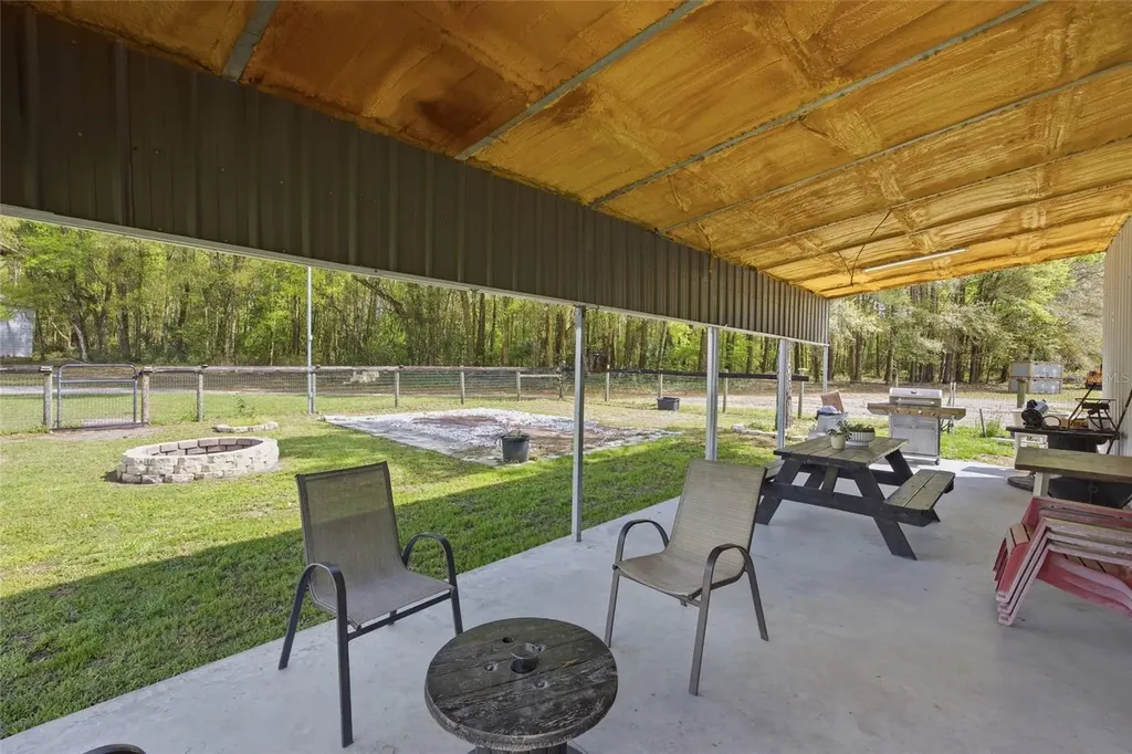 3660 W Highway 329 Reddick FL 32686