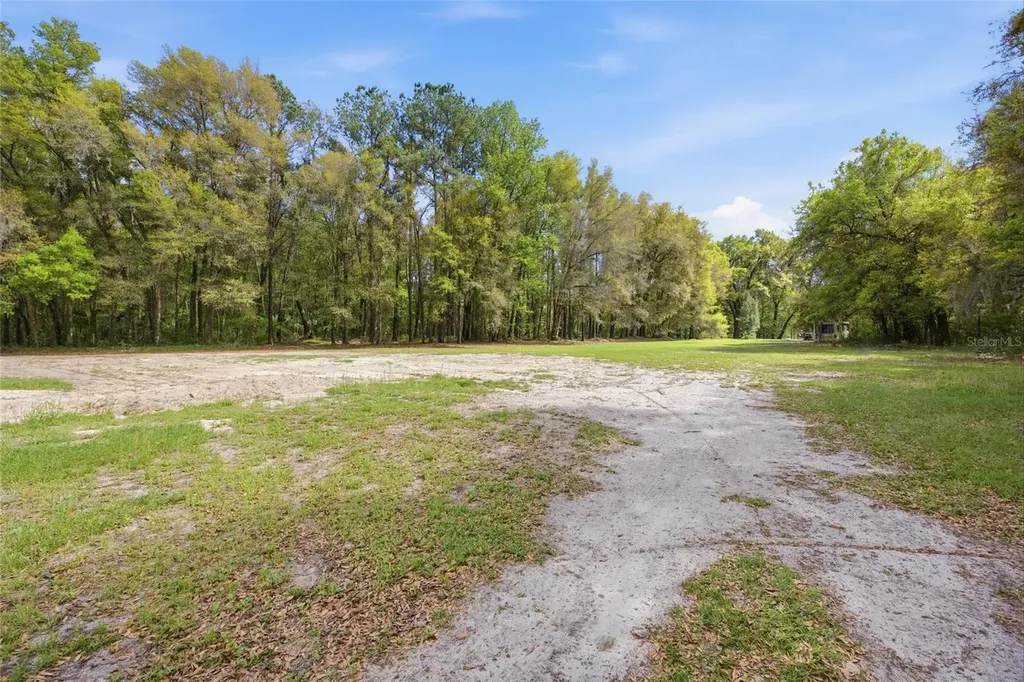 3660 W Highway 329 Reddick FL 32686