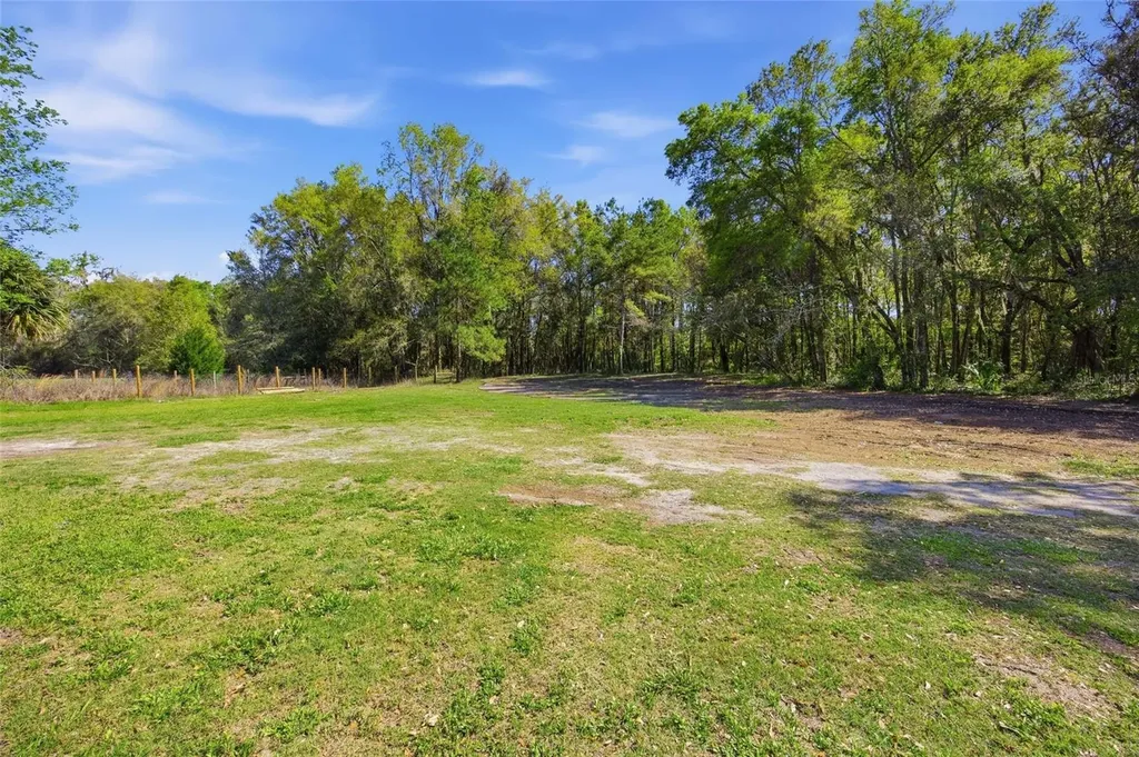 3660 W Highway 329 Reddick FL 32686