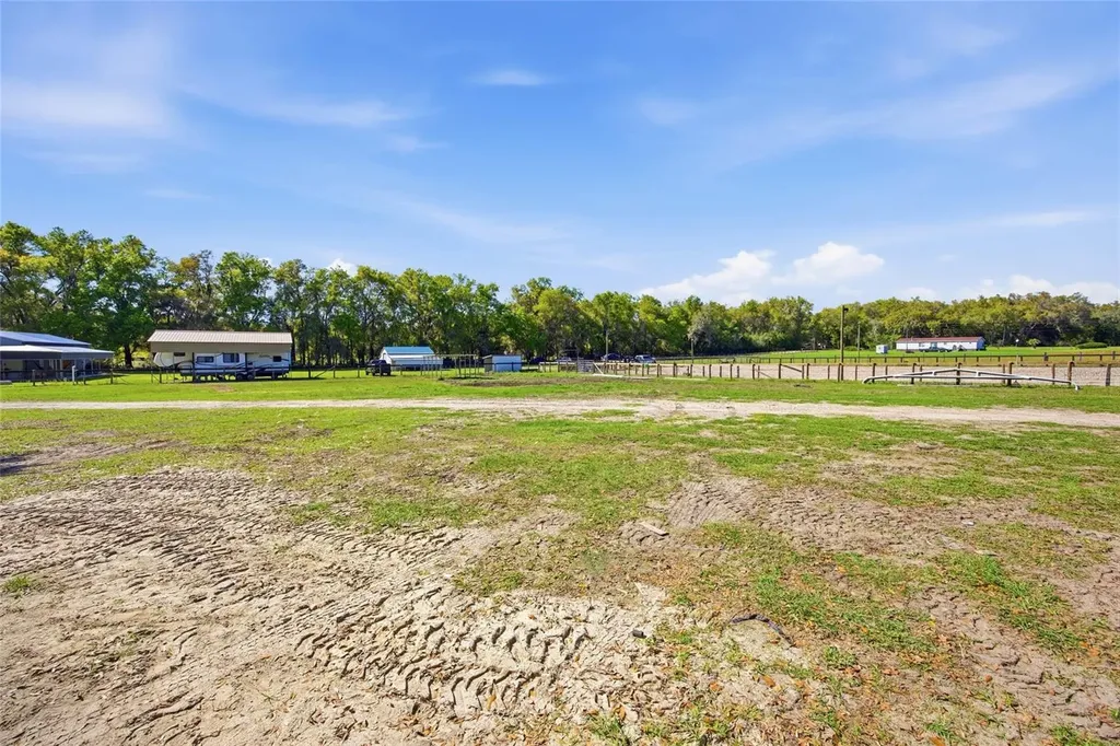 3660 W Highway 329 Reddick FL 32686
