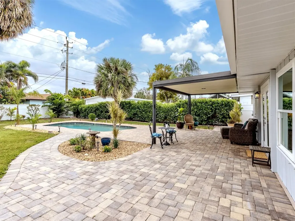 825 Nokomis Avenue S Venice FL 34285