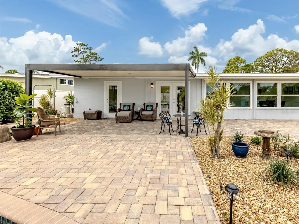 825 Nokomis Avenue S Venice FL 34285