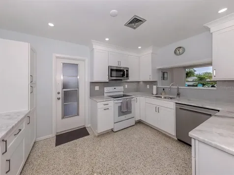 825 Nokomis Avenue S Venice FL 34285