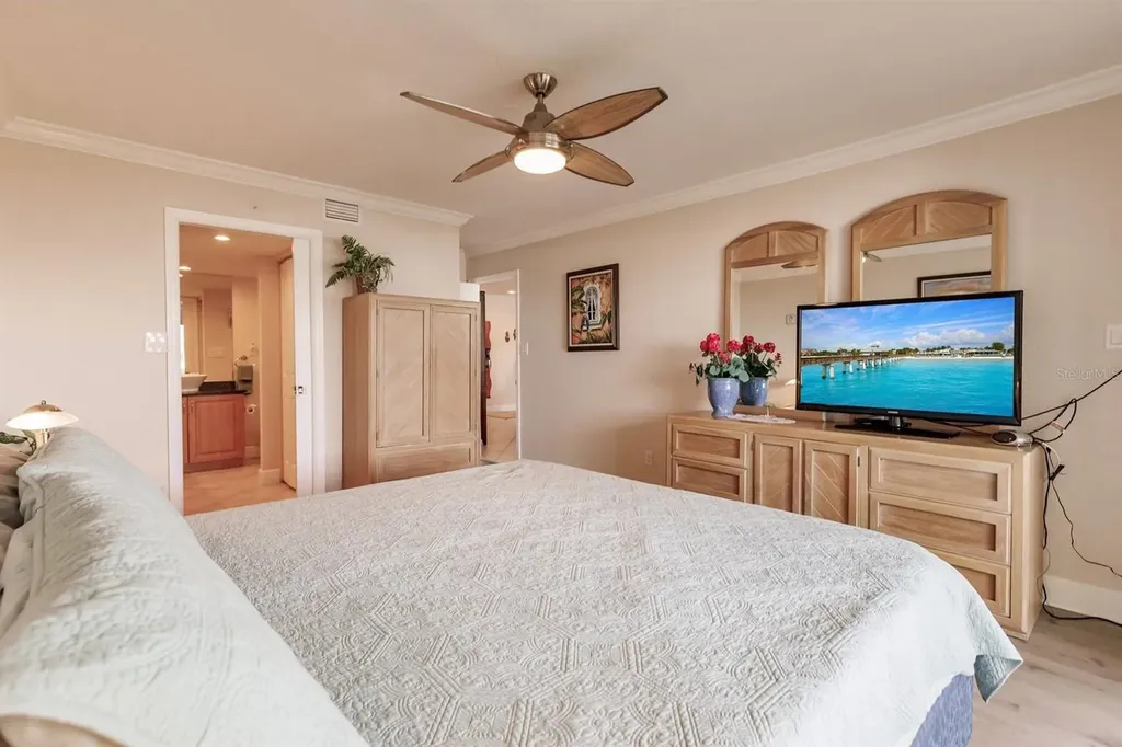 1125 W Peppertree Drive Sarasota FL 34242