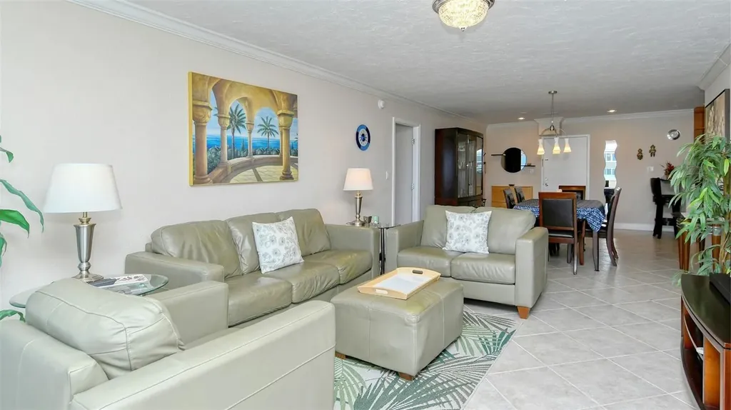 1125 W Peppertree Drive Sarasota FL 34242