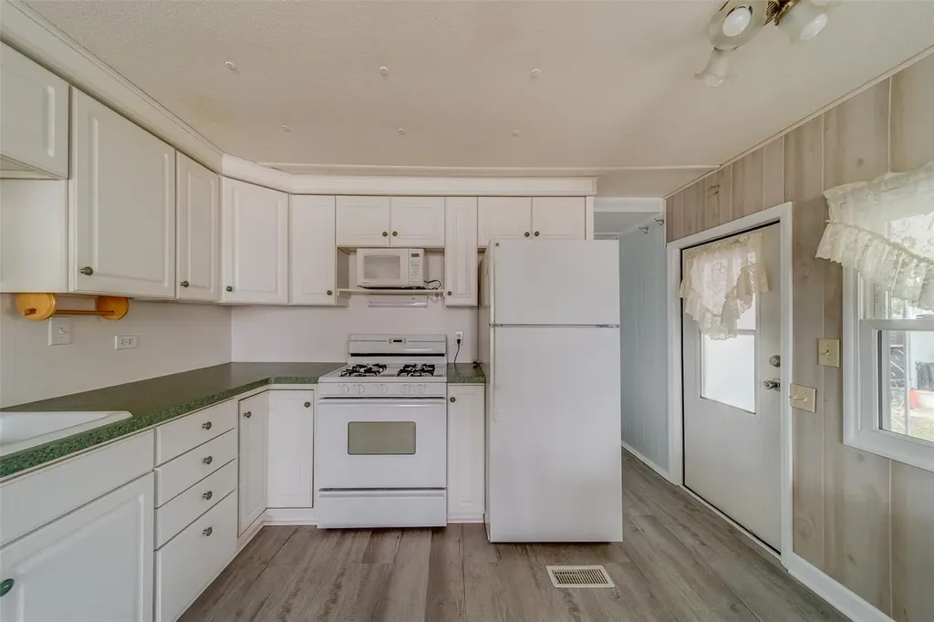 35204 Ada Avenue Zephyrhills FL 33541
