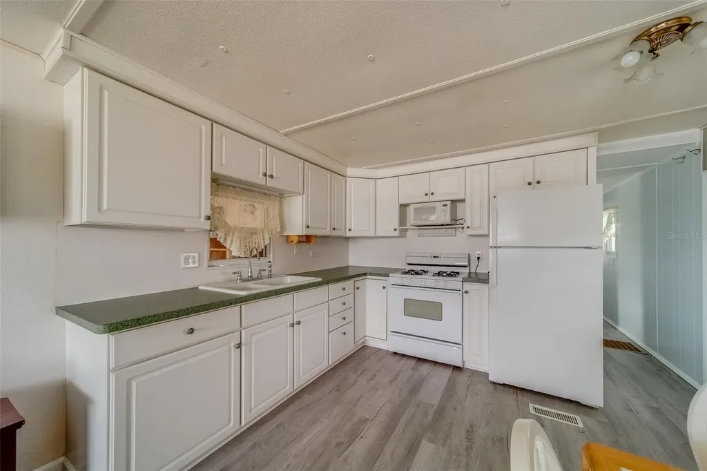 35204 Ada Avenue Zephyrhills FL 33541