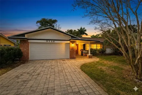 5254 Venetian Boulevard NE St Petersburg FL 33703