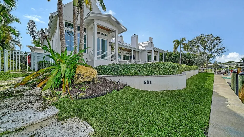 681 Old Compass Road Longboat Key FL 34228