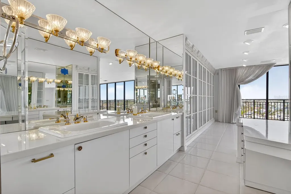 7650 Bayshore Drive Treasure Island FL 33706