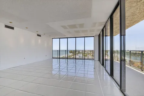 7650 Bayshore Drive Treasure Island FL 33706