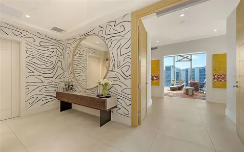 401 Quay Commons Sarasota FL 34236