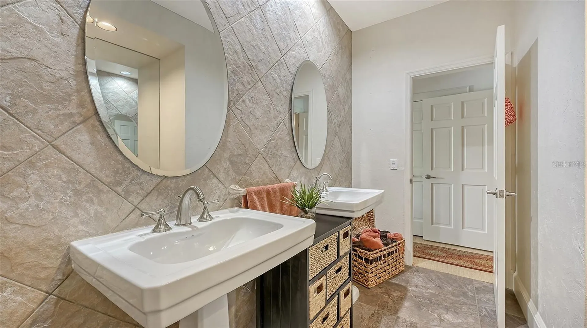 33 Bishops Court Road Osprey FL 34229