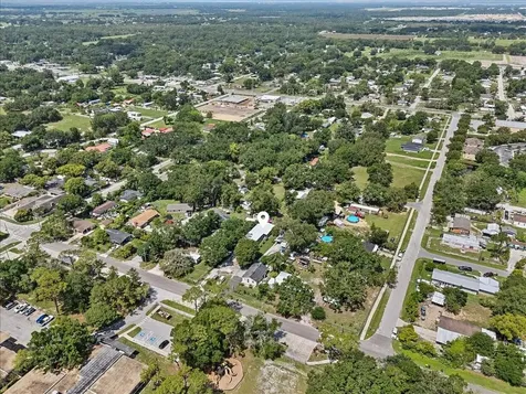 306 Avenue A Wahneta E Winter Haven FL 33880