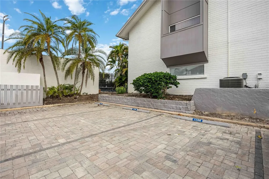 1166 W Peppertree Drive Sarasota FL 34242