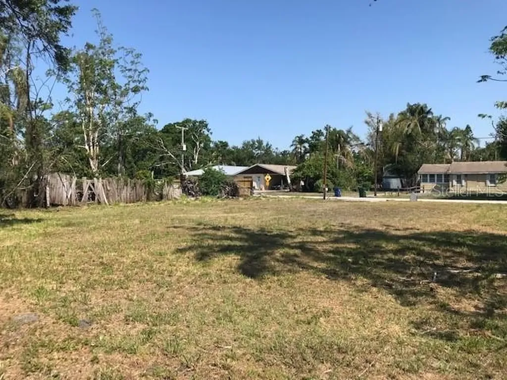 2930 Hawthorne Street Sarasota FL 34239