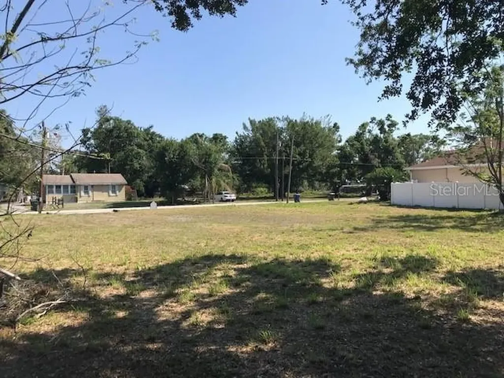 2930 Hawthorne Street Sarasota FL 34239
