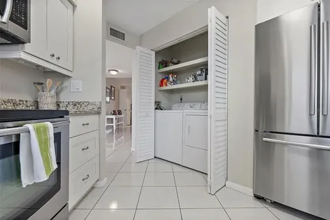 6077 Bahia Del Mar Boulevard St Petersburg FL 33715