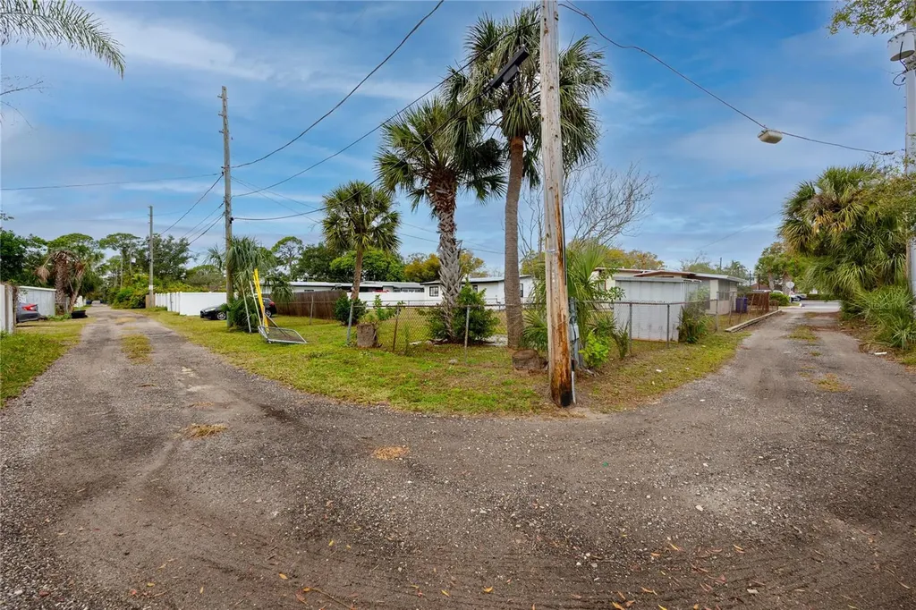 418 39th Avenue N St Petersburg FL 33703