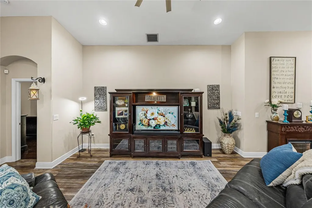 13302 Trailing Moss Drive Dade City FL 33525