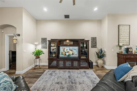 13302 Trailing Moss Drive Dade City FL 33525