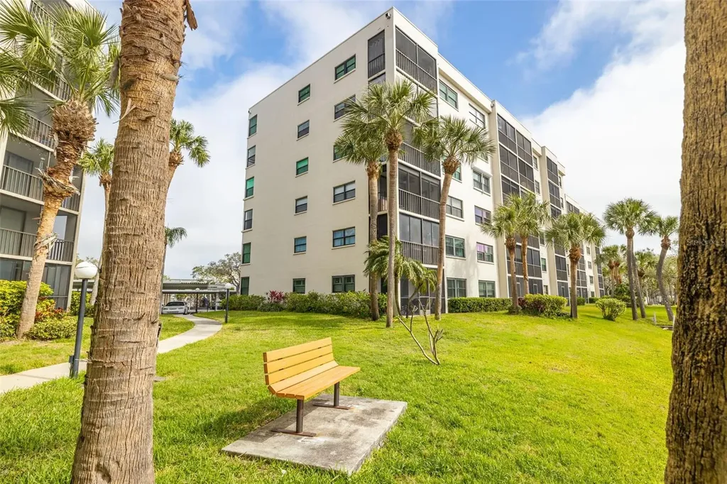 1316 Pasadena Avenue S South Pasadena FL 33707