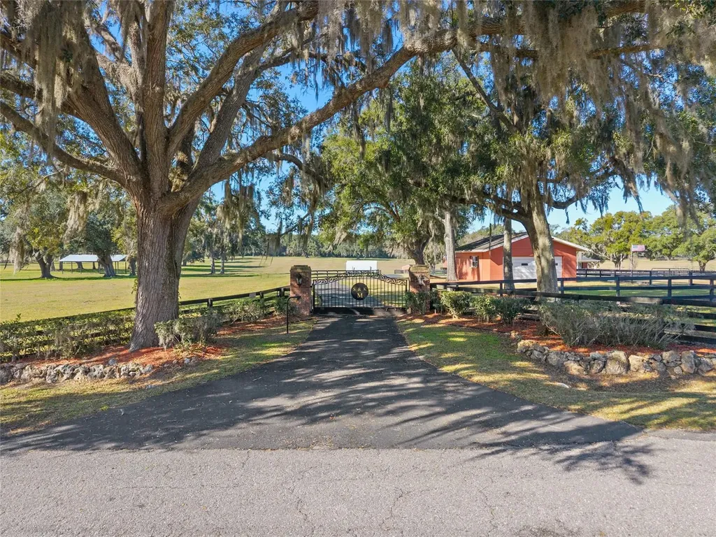 10880 NW 160th Avenue Morriston FL 32668