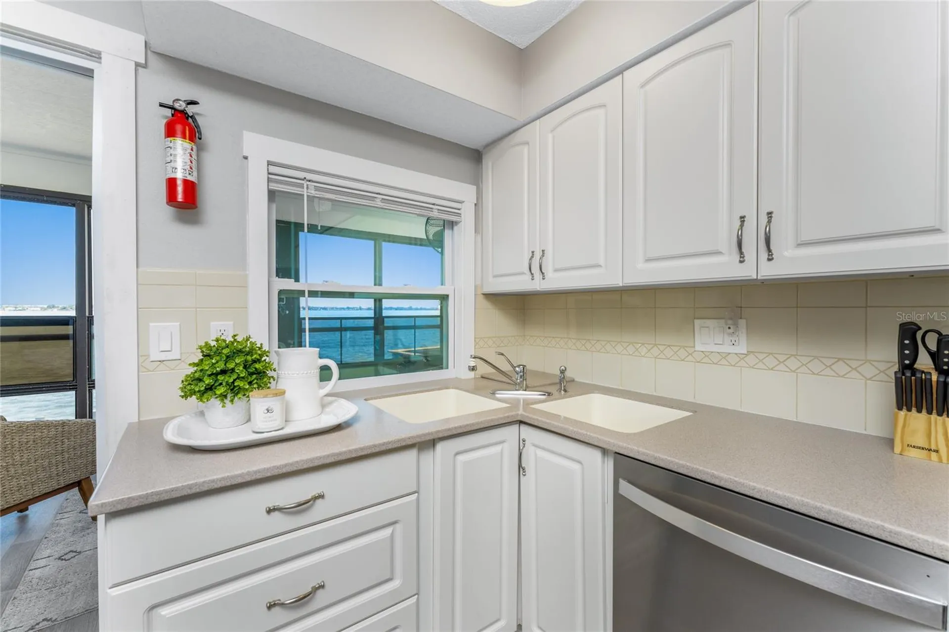 5041 N Beach Road Englewood FL 34223