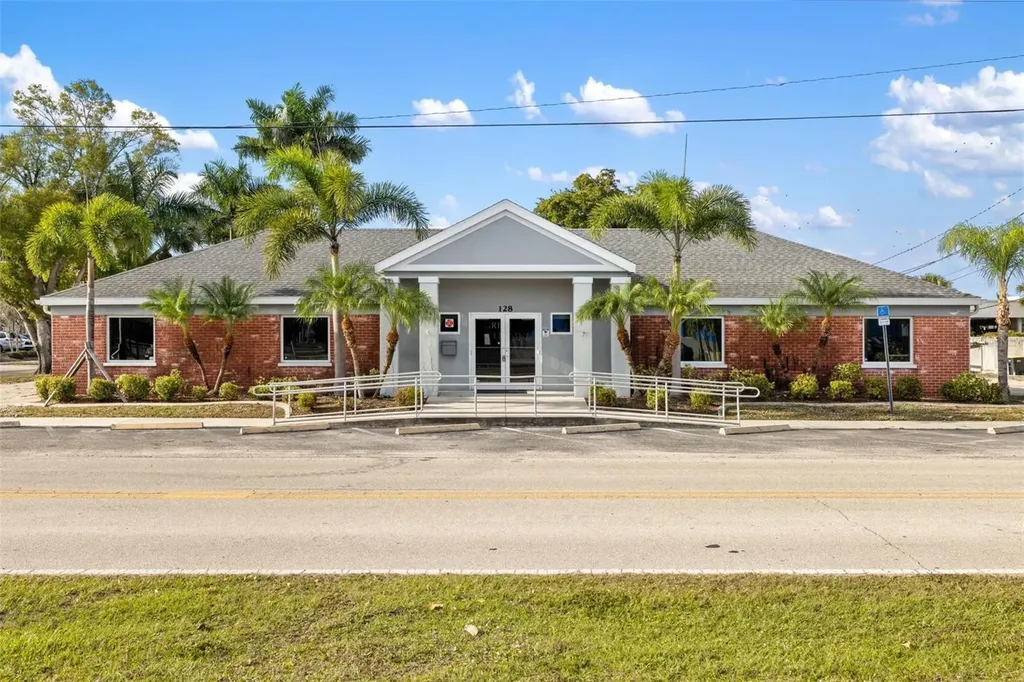 128 W Charlotte Avenue Punta Gorda FL 33950