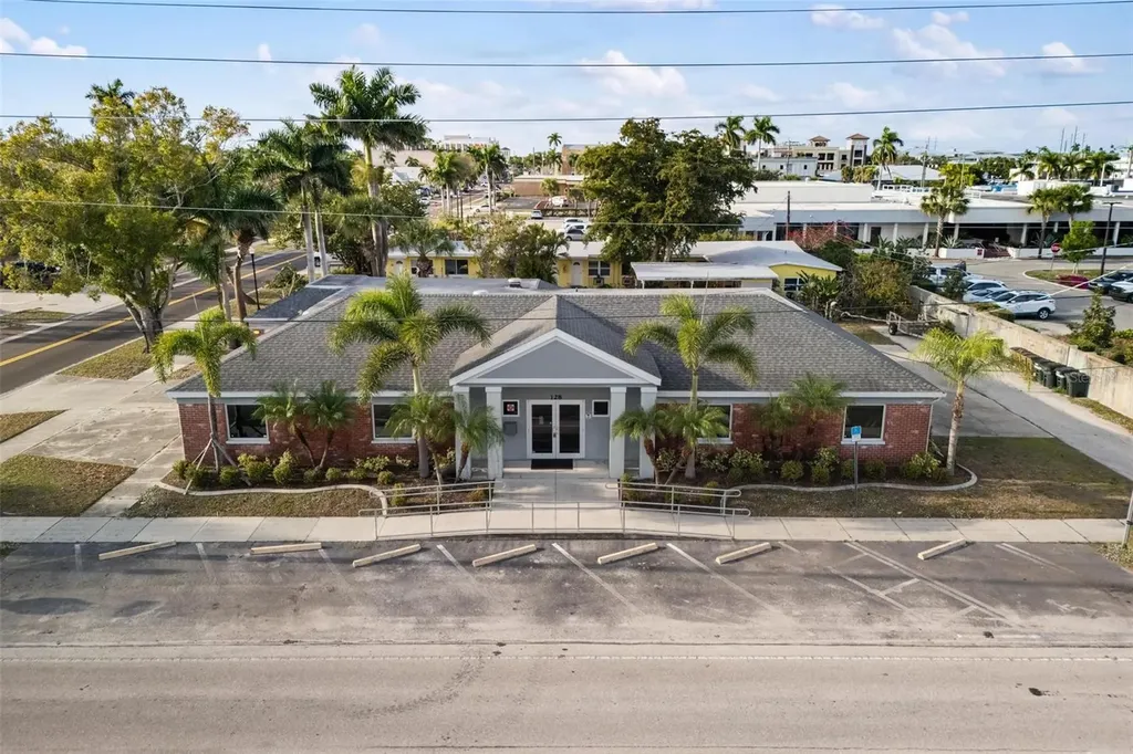 128 W Charlotte Avenue Punta Gorda FL 33950