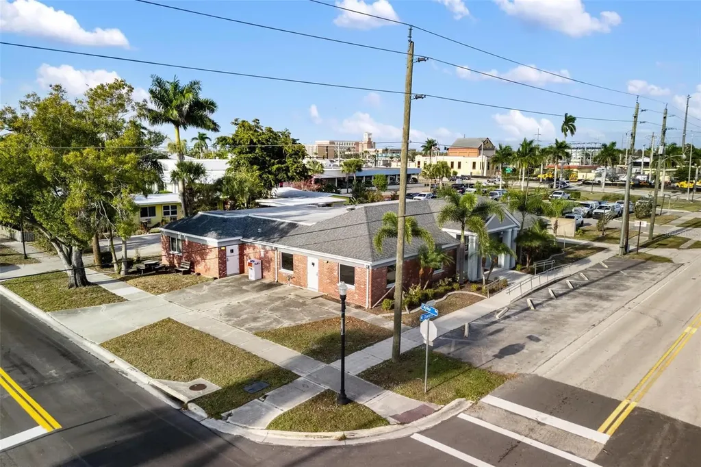 128 W Charlotte Avenue Punta Gorda FL 33950