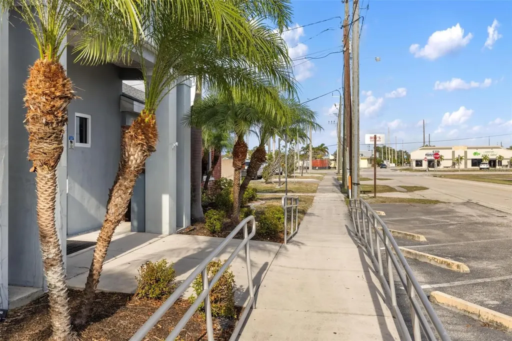 128 W Charlotte Avenue Punta Gorda FL 33950