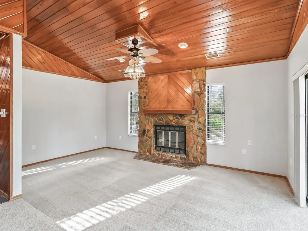11398 Cr 682 Webster FL 33597