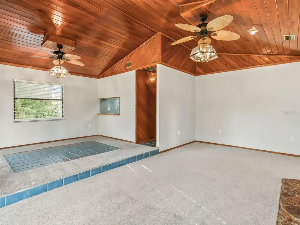 11398 Cr 682 Webster FL 33597