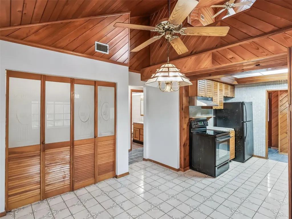 11398 Cr 682 Webster FL 33597