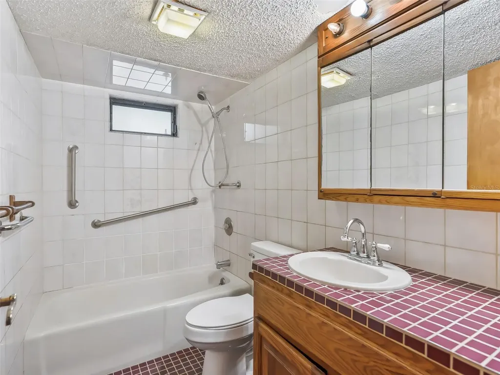 11398 Cr 682 Webster FL 33597