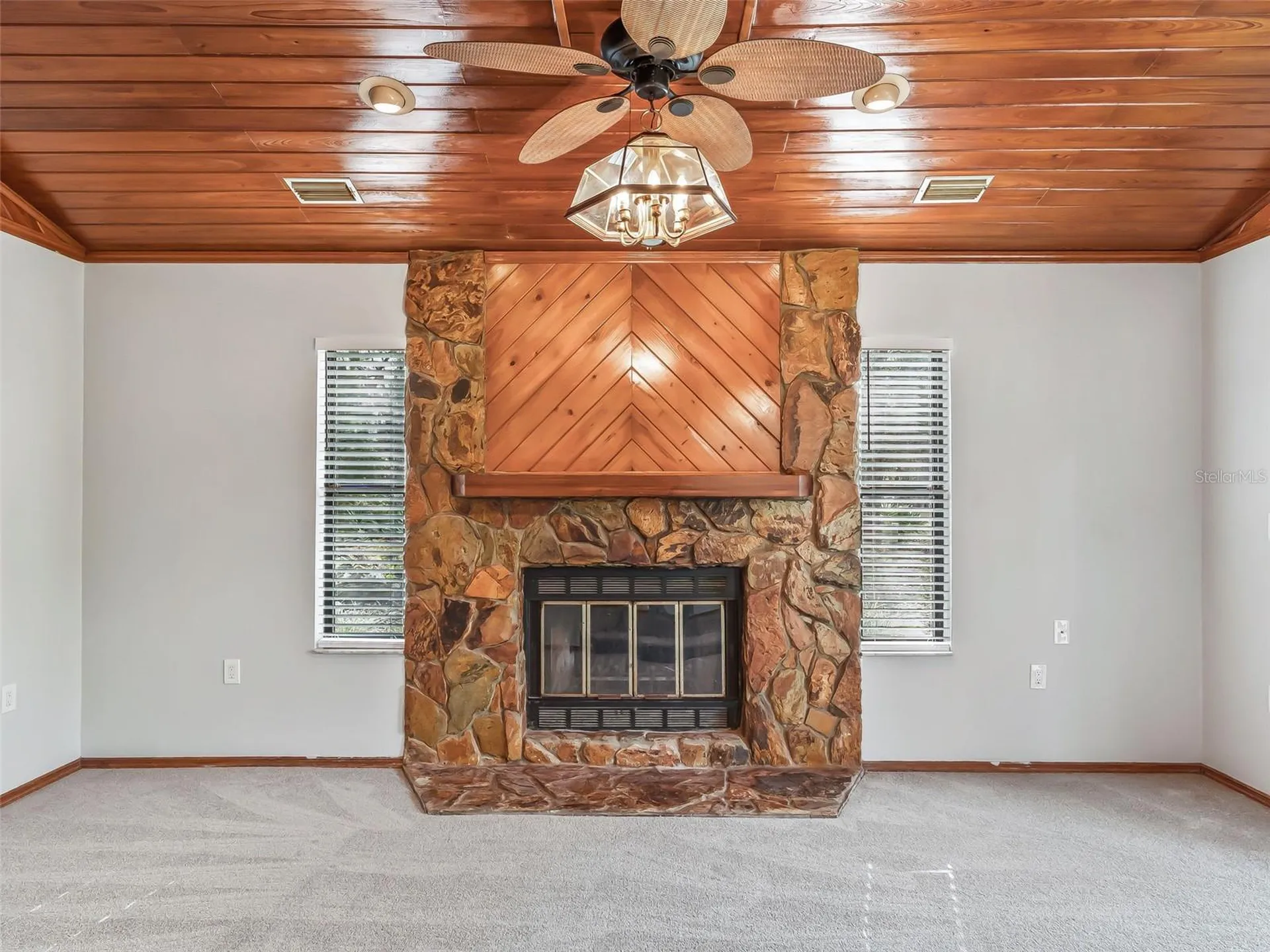 11398 Cr 682 Webster FL 33597