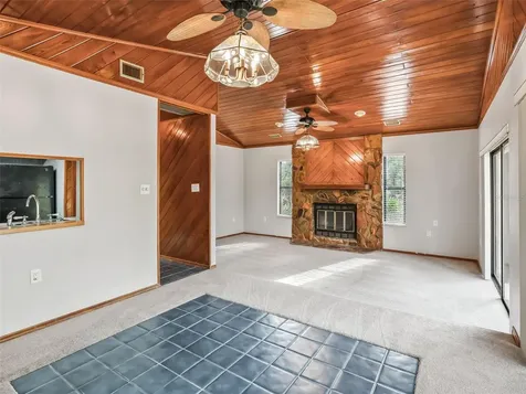 11398 Cr 682 Webster FL 33597