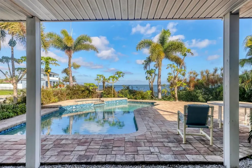 3601 Coquina Key Drive SE St Petersburg FL 33705