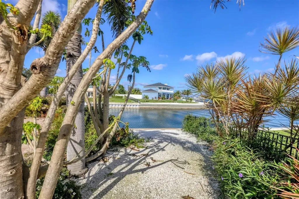 3601 Coquina Key Drive SE St Petersburg FL 33705