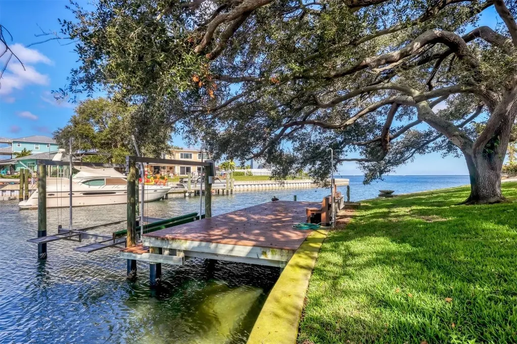 3601 Coquina Key Drive SE St Petersburg FL 33705