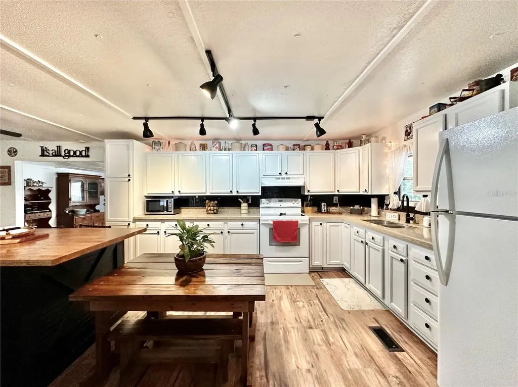 9430 Carolina Way Fanning Springs FL 32693